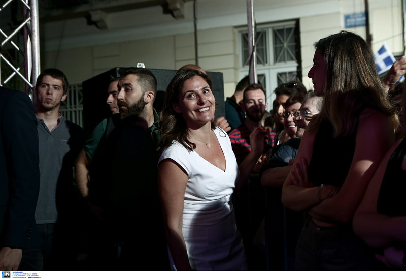 Η Περιστέρα Μπαζιάνα στην ομιλία Τσίπρα στο Θησείο