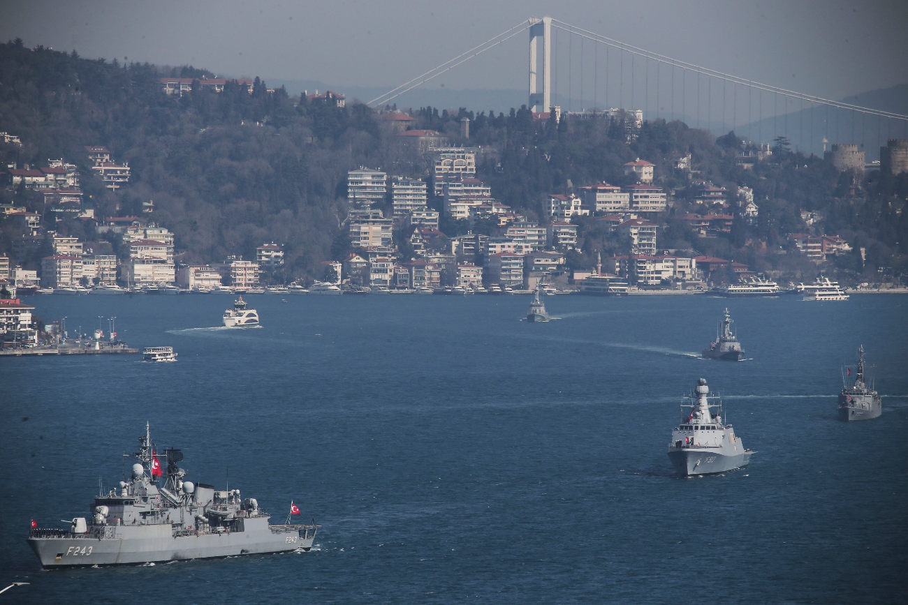 Τουρκικές φρεγάτες ανοιχτά του Βοσπόρου στην Κωνσταντινούπολη