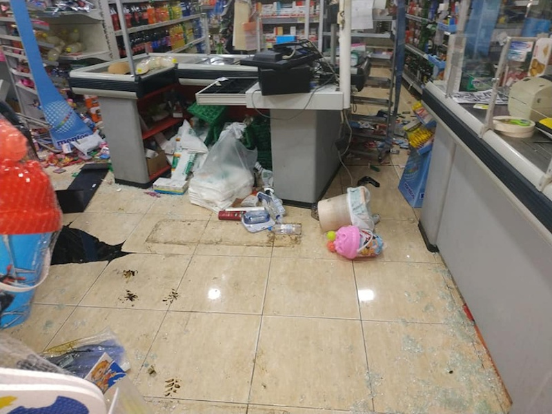 Μεγάλες ζημιές εντός του καταστήματος στη Ρόδο
