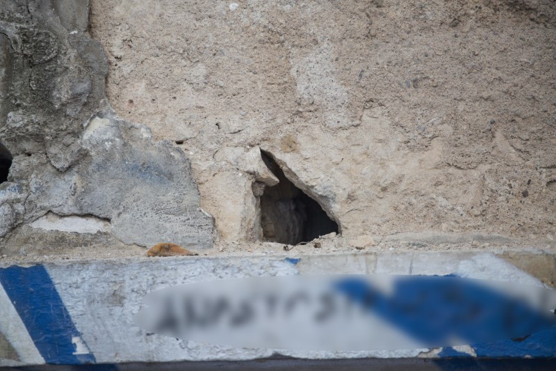 Τρύπα σε τοίχο