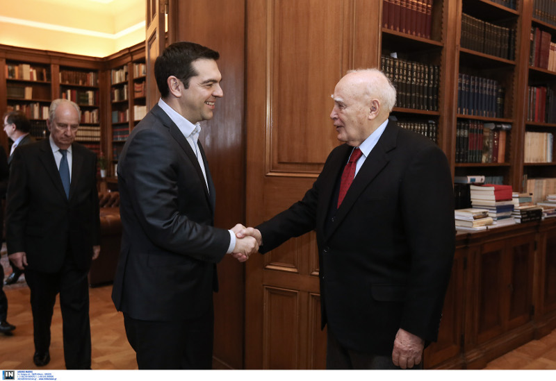 Πρόωρες εκλογές είχε ζητήσει από τον Κάρολο Παπούλια ο Αλέξης Τσίπρας το 2014