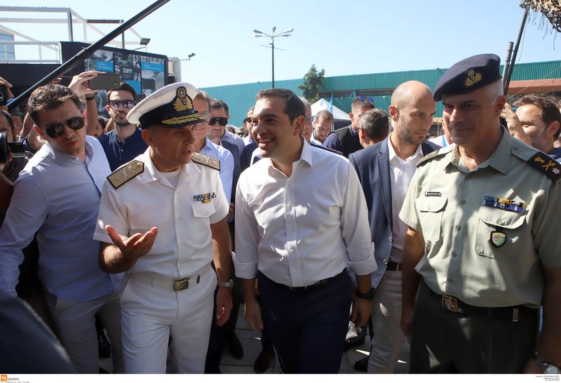 Ο Αλέξης Τσίπρας στο περίπτερο των ενόπλων δυνάμεων στη ΔΕΘ