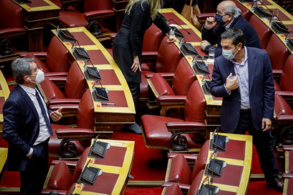 Απίστευτο τετ α τετ Τσίπρα-Λοβέρδου στη Βουλή -Έγραψε ότι ήθελε να τον δείρει