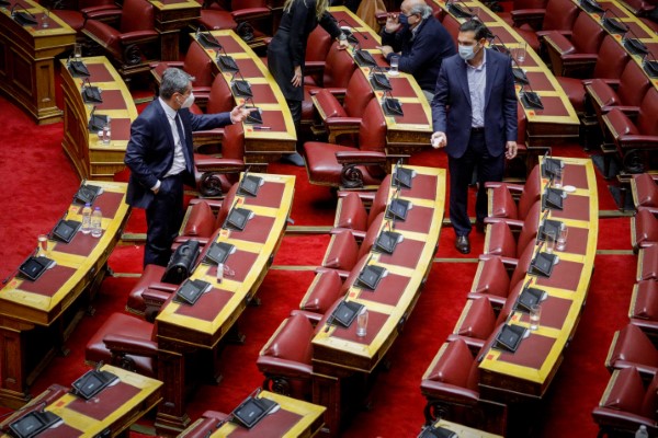 Απίστευτο τετ α τετ Τσίπρα-Λοβέρδου στη Βουλή -Έγραψε ότι ήθελε να τον δείρει