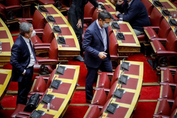 Απίστευτο τετ α τετ Τσίπρα-Λοβέρδου στη Βουλή -Έγραψε ότι ήθελε να τον δείρει
