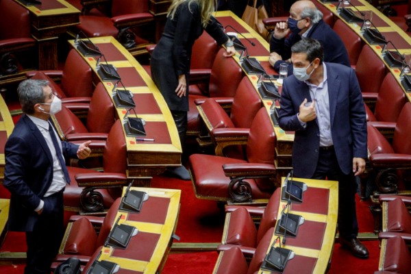 Απίστευτο τετ α τετ Τσίπρα-Λοβέρδου στη Βουλή -Έγραψε ότι ήθελε να τον δείρει