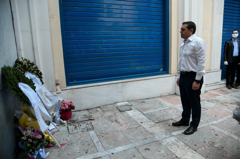 Ξεχωριστά κατέθεσε στεφάνι ο Αλέξης Τσίπρας\