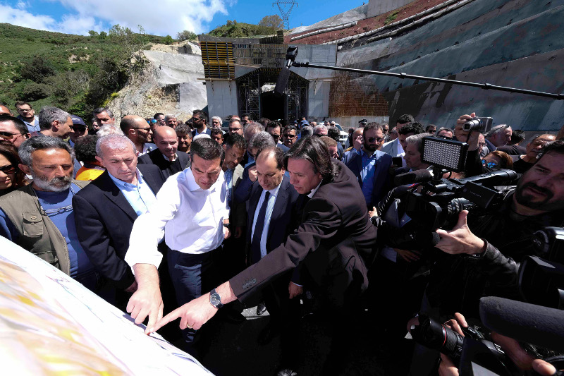Ο Αλέξης Τσίπρας στην Κρήτη στο οδικό έργο Ηράκλειο-Μεσαρά