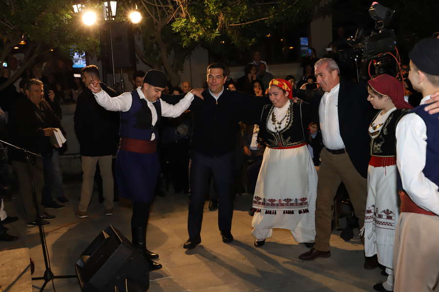 Ο πρωθυπουργός χορεύει