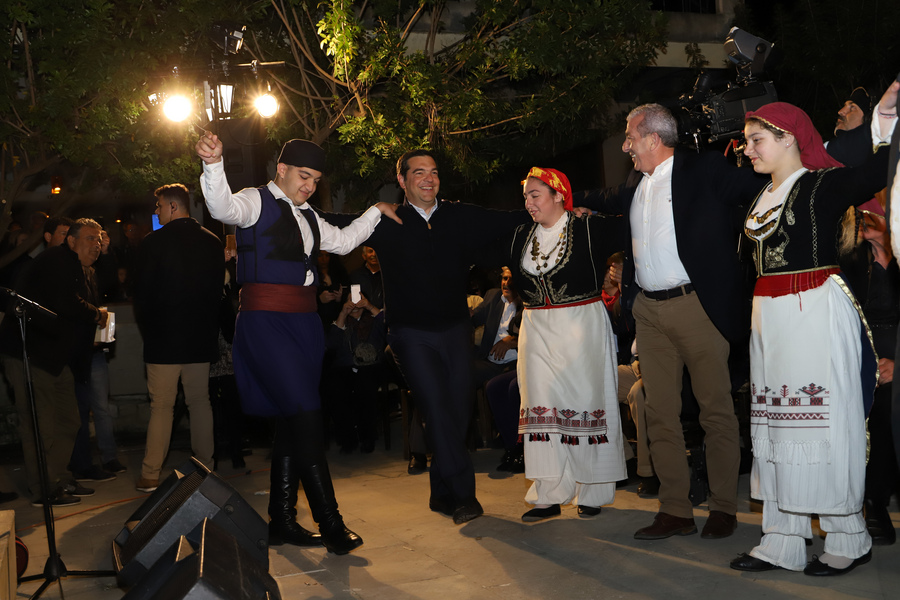 Ο Αλέξης Τσίπρας σε μεγάλα κέφια