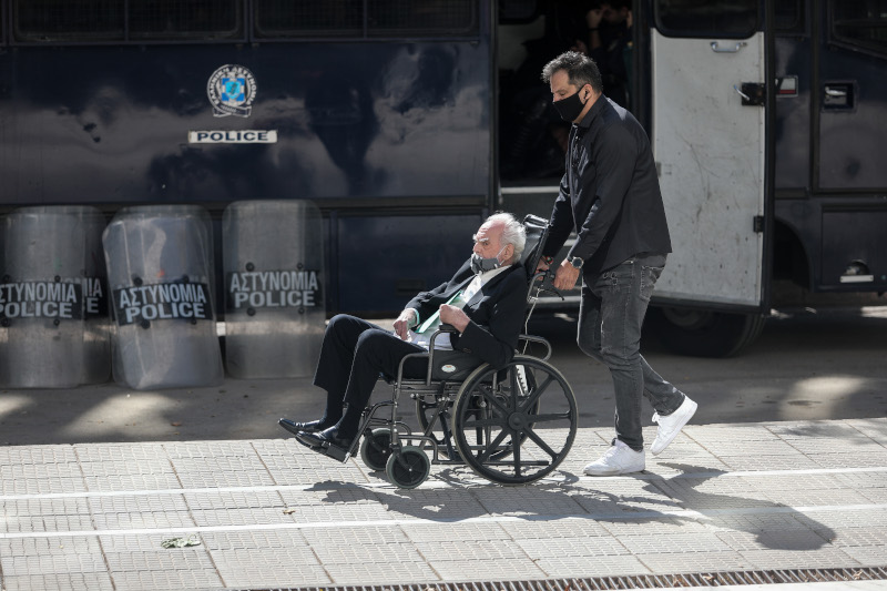 Tο μεσημέρι ο 81χρονος πρώην υπουργός, καθισμένος σε αναπηρικό καροτσάκι, επισκέφτηκε την Εισαγγελία του Αρείου Πάγου