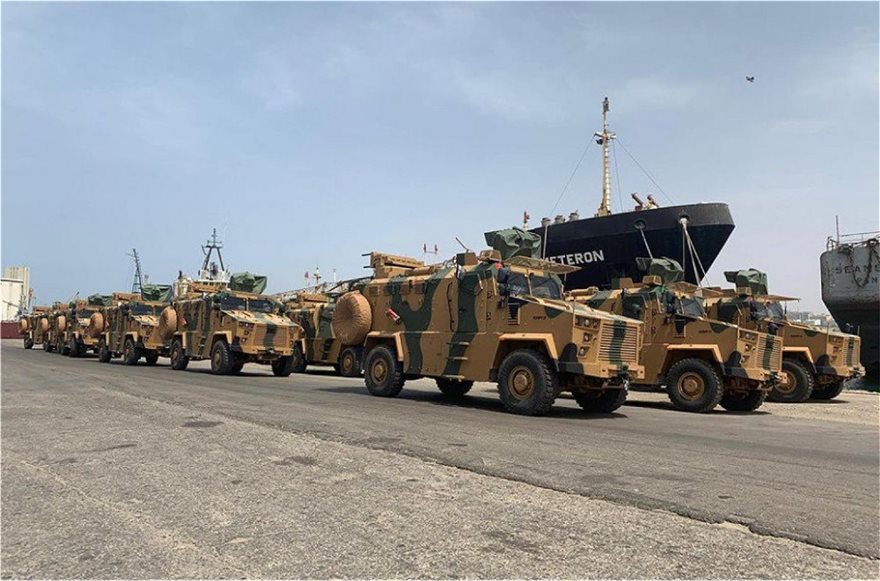 Τα τουρκικά τεθωρακισμένα οχήματα στο λιμάνι της Τρίπολης στη Λιβύη 