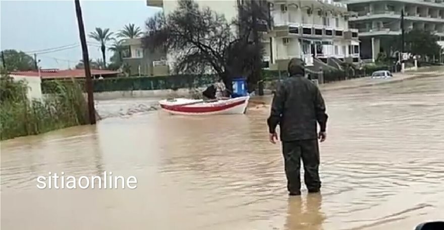 Kάτοικοι στο Λασίθι μεταφέρθηκαν με βάρκες