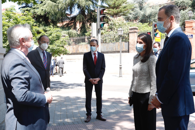 Η βασίλισσα Λετίθια και ο βασιλιάς Φελίπε συζήτησαν χθες με ειδικούς για την πανδημία του κορωνοϊού σε όλο τον κόσμο