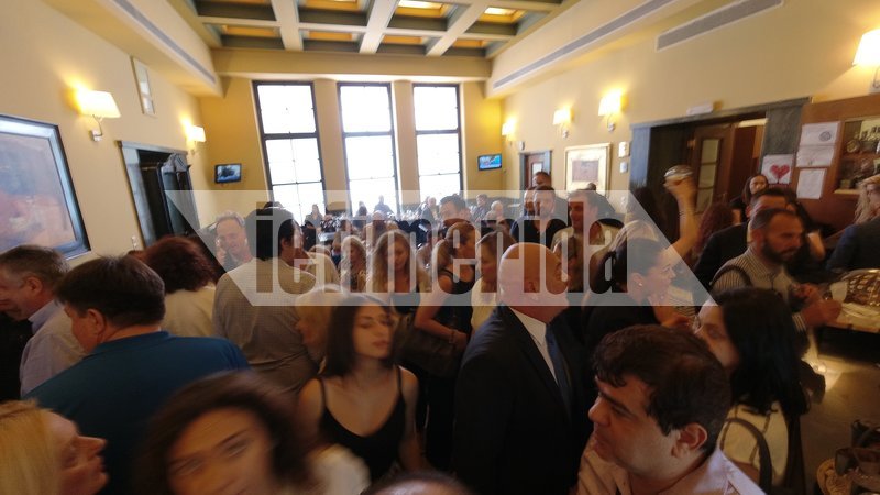 Χαμός στο καφενείο της Βουλής!
