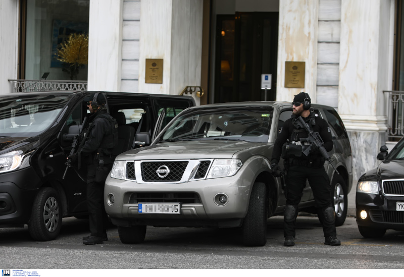 Ισχυρές αστυνομικές δυνάμεις γύρω από το ξενοδοχείο που διέμενε ο Χαλιφά Χαφτάρ