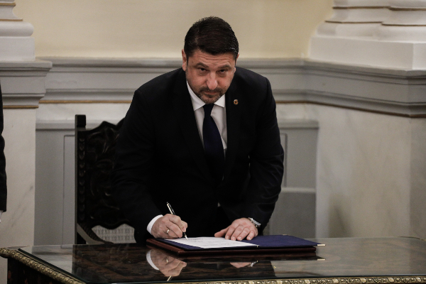 Στιγμιότυπο από την ορκωμοσία του Νίκου Χαρδαλιά