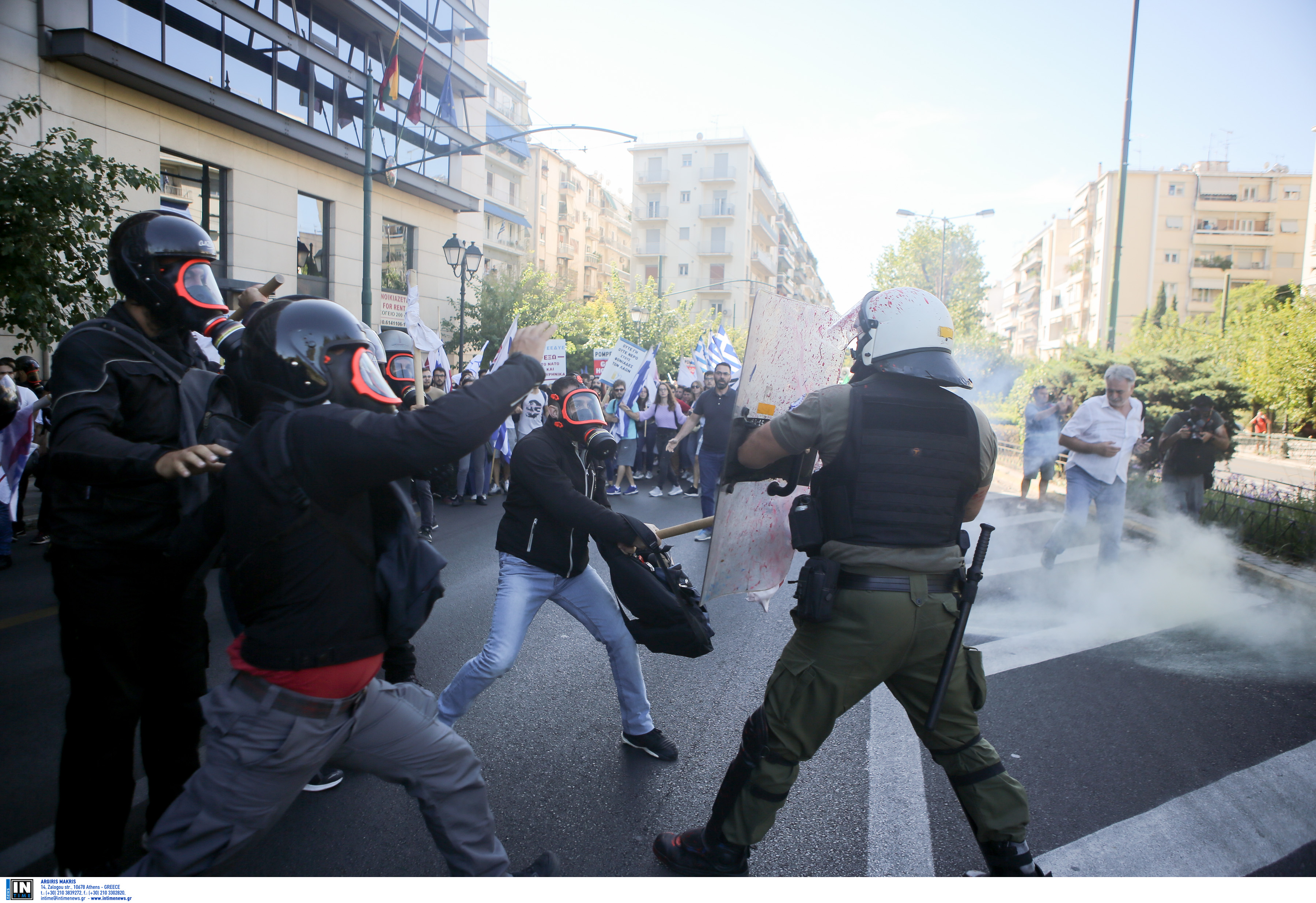 Η διμοιρία των ΜΑΤ έκανε χρήση δακρυγόνων για να απωθήσει τους διαδηλωτές