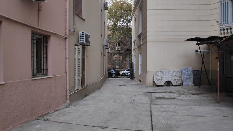 Το «τοπίο» πίσω από την πόρτα στην Βασιλίσσης Σοφίας 4