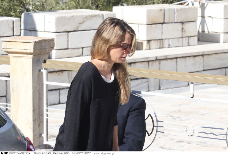 Χρυσή Βαρδινογιάννη στην κηδεία της κοκοσαλάκη