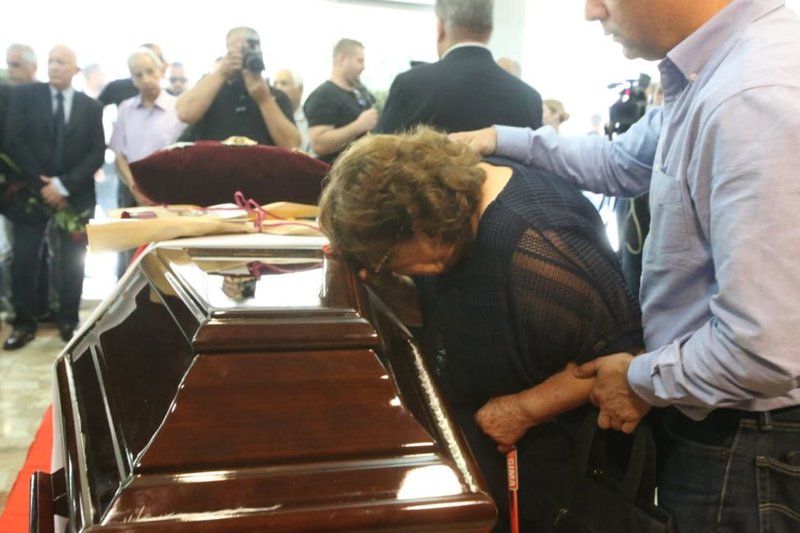 ÎÎ¹Î± Î³ÏÎ½Î±Î¯ÎºÎ± Î­ÏÎµÎ¹ ÏÎºÏÏÎµÎ¹ ÏÏÎ¿ ÏÎ­ÏÎµÏÏÎ¿