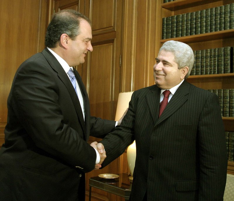 Χριστόφιας και Κ. Καραμανλής στο Μαξίμου το 2004