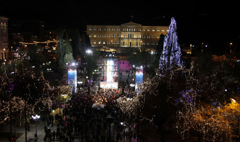 Χριστούγεννα το 2012: Στολισμός με ένα... κουτί