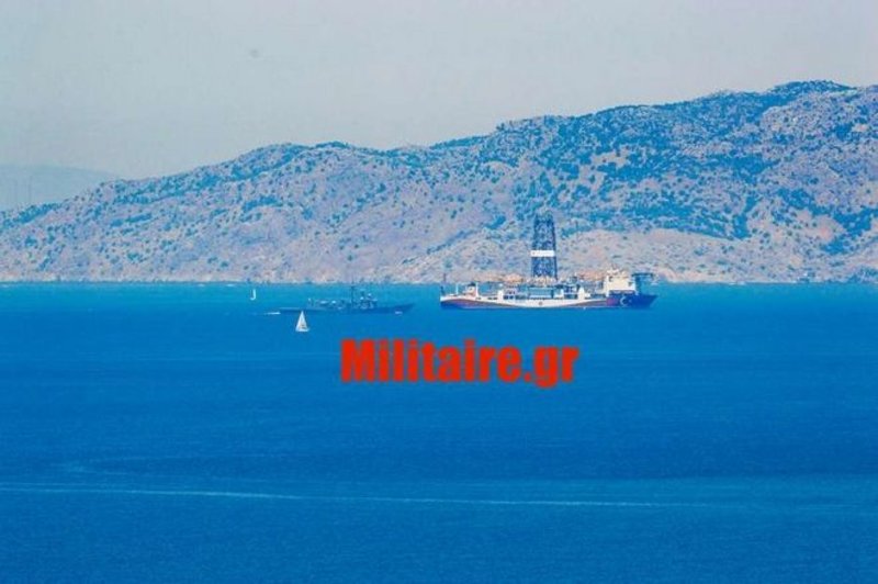 Το τουρκικό γεωτρύπανο πλέει προς την Αττάλεια συνοδευόμενο από φρεγάτα του τουρκικού πολεμικού ναυτικού.