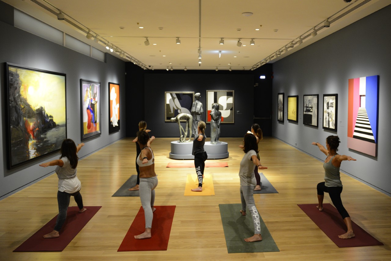 yoga σε μουσείο