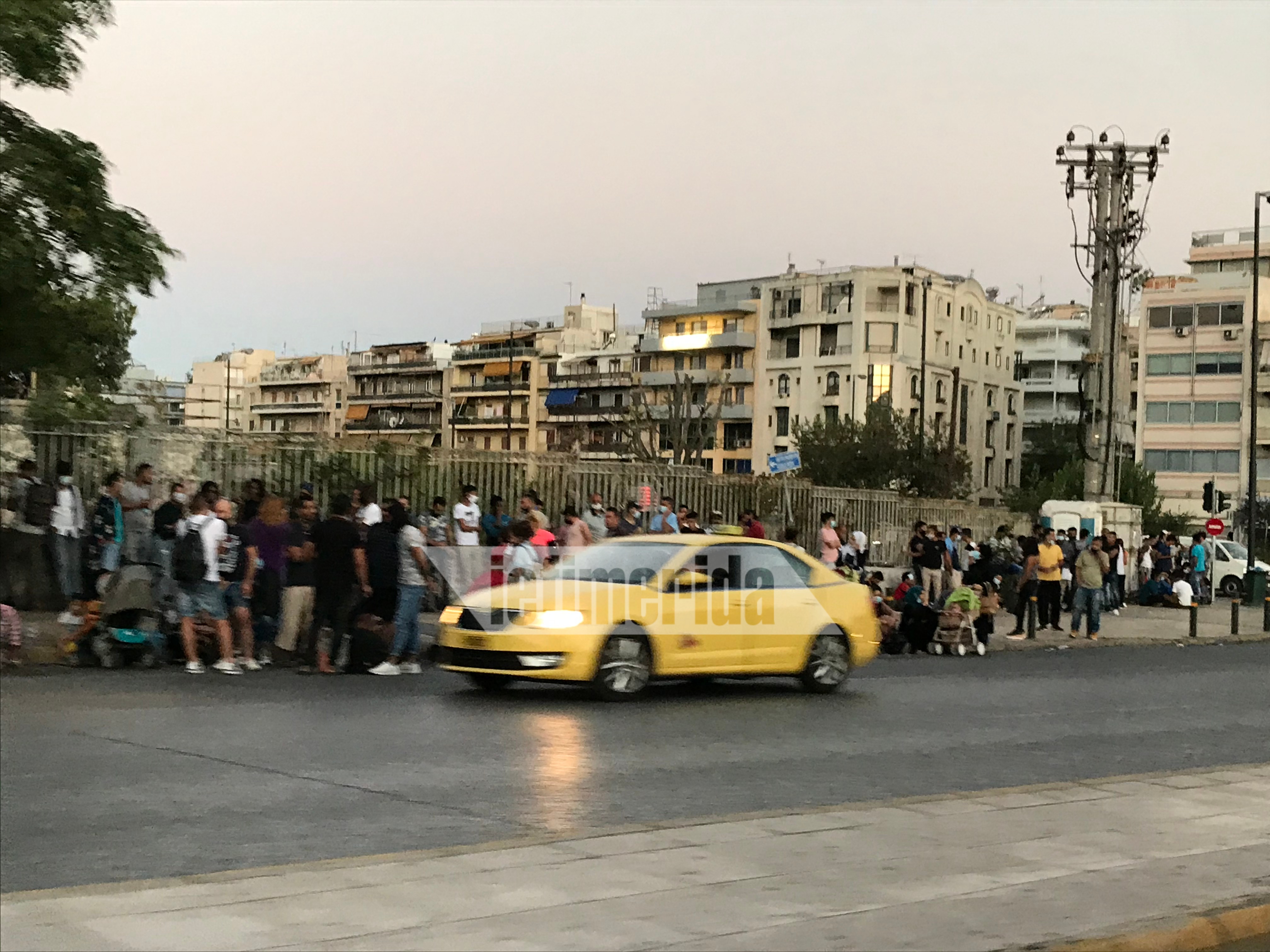 Τεράστιες ουρές από μετανάστες στην Υπηρεσία Ασύλου