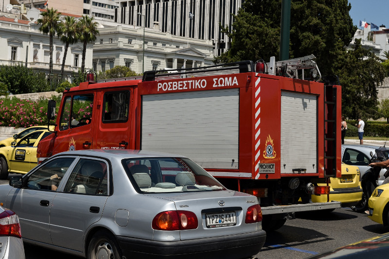 Πυροσβεστικά βγήκαν στους δρόμους για τυχόν προβλήματα και απεγλωβισμούς