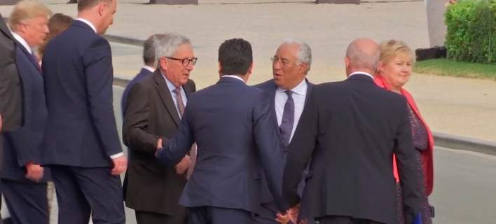 Ο πρόεδρος της Κομισιόν υποβασταζόμενος στη σύνοδο του ΝΑΤΟ στις Βρυξέλλες/Φωτογραφία: ΑΡ