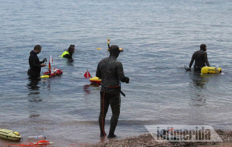 Οι έρευνες συνεχίζονται και στη θάλασσα. 