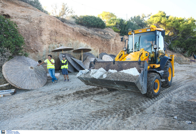 Μπάζα, άμμος και ομπρέλες / Φωτογραφία: Intimenews/ΛΙΑΚΟΣ ΓΙΑΝΝΗΣ