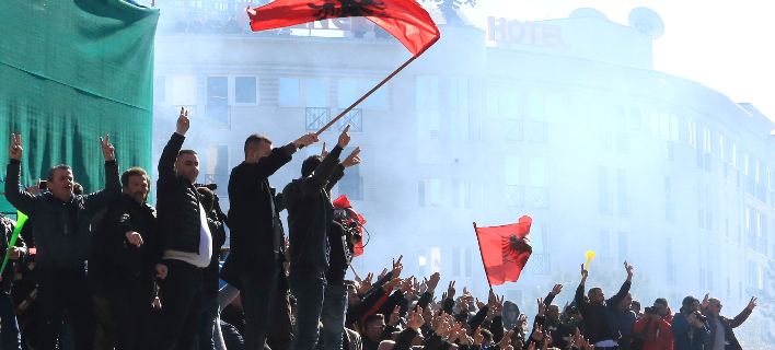 H αντιπολίτευση κάλεσε σε νÎα αντικυβεÏνητική διαδήλωση αÏÏιο (ΦωτογÏαφία: ΑΡ/Hektor Pustina)