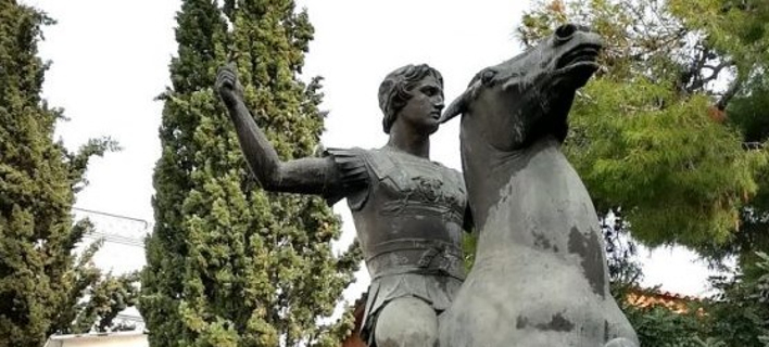 Αποκλειστικό: Στους Στύλους του Ολυμπίου Διός τοποθετείται το άγαλμα του Μ. Αλεξάνδρου [εικόνες]  