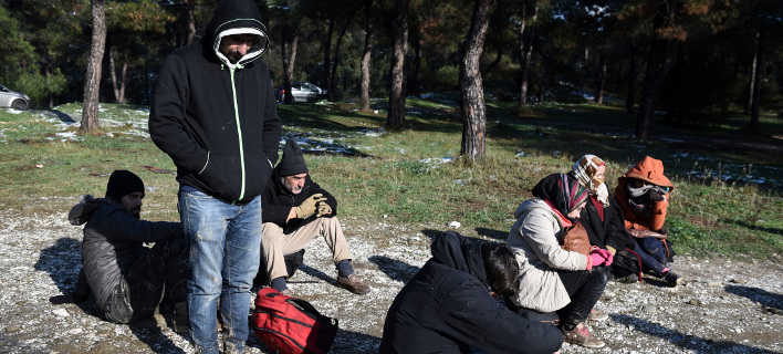 DW: Χρυσές δουλειές για διακινητές προσφύγων στη Θεσσαλονίκη -Ζητούν 1.300 ευρώ το άτομο