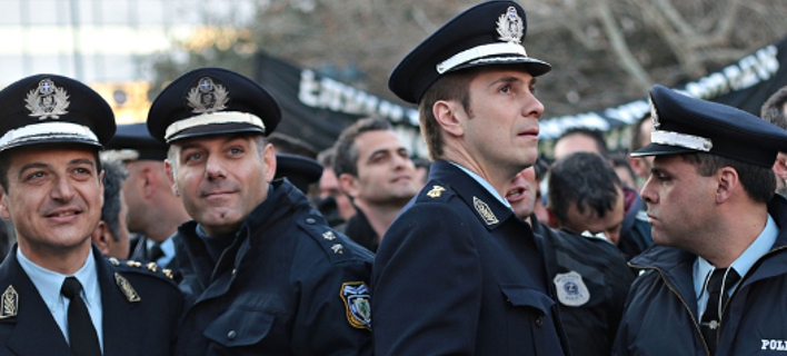 Στον δρόμο οι αστυνομικοί -Συγκέντρωση διαμαρτυρίας έξω από το υπ. Προστασίας