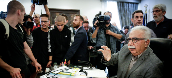 Î£Ï„Î¹Î³Î¼Î¹ÏŒÏ„Ï…Ï€Î¿ Î±Ï€ÏŒ Ï„Î·Î½ ÎµÎ¹ÏƒÎ²Î¿Î»Î® Î¼Î±Î¸Î·Ï„ÏŽÎ½ ÏƒÏ„Î¿ Î³ÏÎ±Ï†ÎµÎ¯Î¿ Ï„Î¿Ï… ÎšÏŽÏƒÏ„Î± Î“Î±Î²ÏÏŒÎ³Î»Î¿Ï… / Î¦Ï‰Ï„Î¿Î³ÏÎ±Ï†Î¯Î±: Eurokinissi