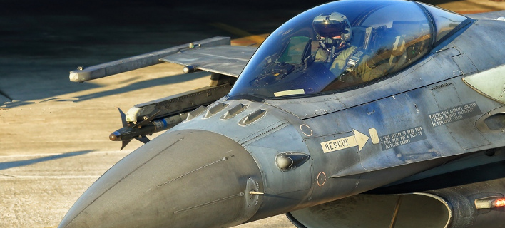 Στο κόκπιτ του F-16 της Πολεμικής Αεροπορίας 