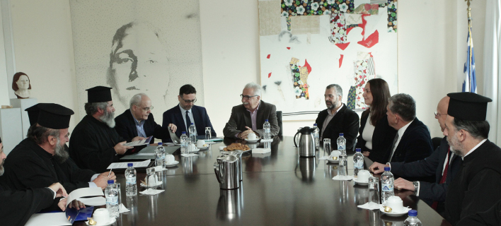 Συνάντηση Γαβρόγλου με τους εκπροσώπους των κληρικών/Φωτογραφία: Eurokinissi