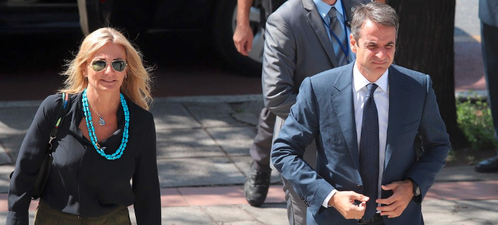 Ο άγνωστος διάλογος Κυριάκου και Μαρέβας Μητσοτάκη με ψηφοφόρους, στο κέντρο της Αθήνας