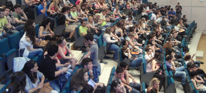 Πανελλαδικές 2016: Περισσότεροι φέτος οι εισακτέοι σε ΑΕΙ και ΤΕΙ