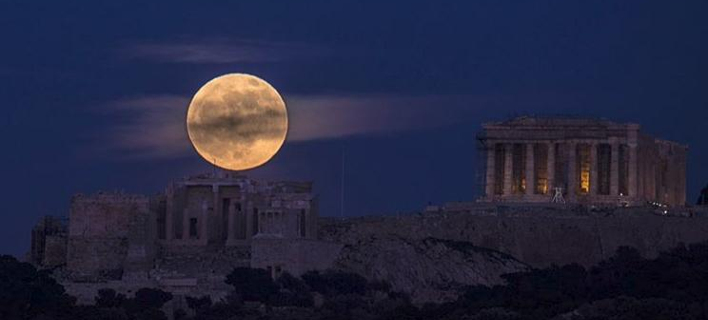 Η τελευταία πανσέληνος του 2018 στην Αθήνα(Φωτογραφία: Instagram @natgeo)