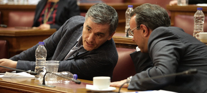 Κόντρα Τσακαλώτου- Σταϊκούρα στο Twitter: Μάλλον οι αγορές φοβήθηκαν τα νταούλια των μαρξιστών