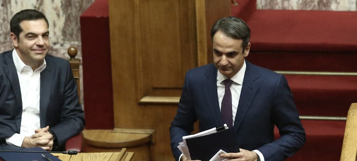 Ο Αλέξης Τσίπρας και ο Κυριάκος Μητσοτάκης στη Βουλή / Φωτογραφία Intimenews