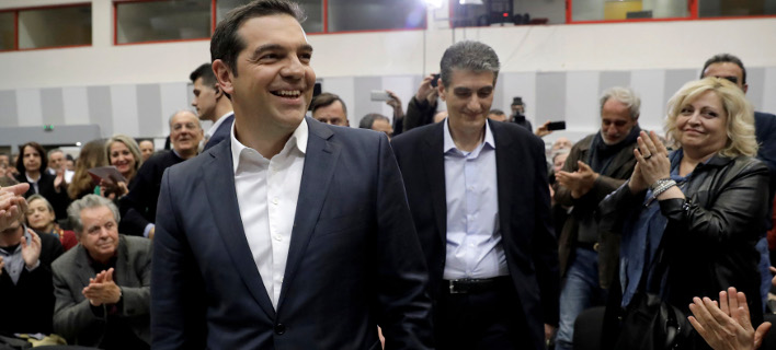 Ομιλία του ΑλÎξη ΤσίπÏα στην παÏουσίαση του ÏƒÏ…Î½Î´Ï…Î±ÏƒÎ¼Î¿Ï Â«ÎšÎ¿Î¹Ï„Î¬Î¼Îµ μπÏοστά» του ΧÏήστου ΓιαννοÏλη (Φωτο: INTIMENEWS)