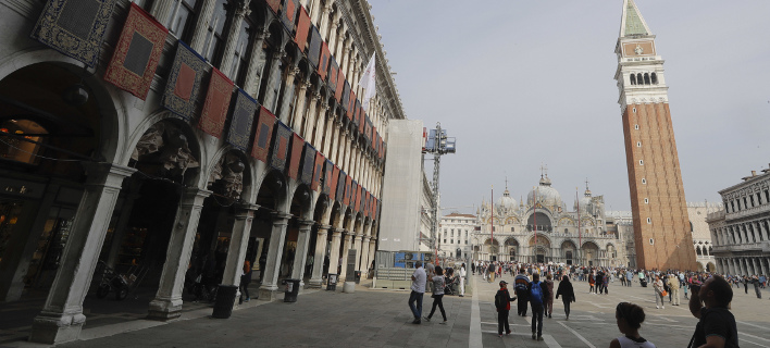 Με τις χειρότερες εντυπώσεις έφυγαν από τη Βενετία 3 Βρετανοία (Φωτογραφία: AP/ Luca Bruno)