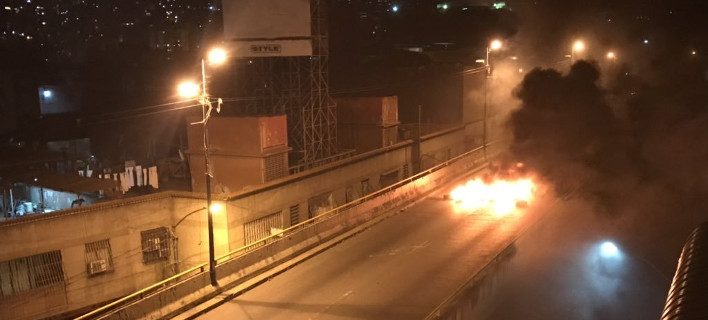 Εκρήξεις, φωτιές και πυροβολισμοί στην πρωτεύουσα της Βενεζουέλας / Φωτογραφία: Twitter