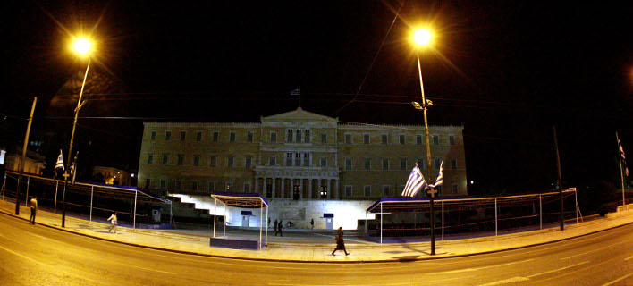 Η Βουλή των Ελλήνων στην περσινή «Ώρα της Γης» -Φωτογραφία Eurokinissi